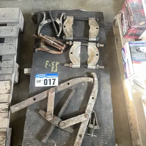 Pallet Lot; Bearing Pullers & Splitters