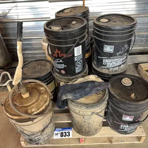Pallet Lot; Hydraulic Oil