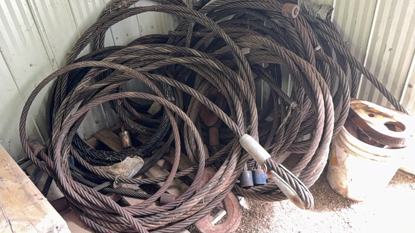 Pallet Lot; Cables With Eye Hooks