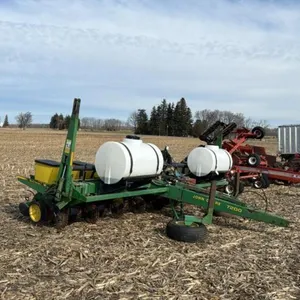 John Deere 7200 8 Row Planter