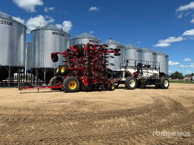 2017 Bourgault 3320 76 ft Air Drill