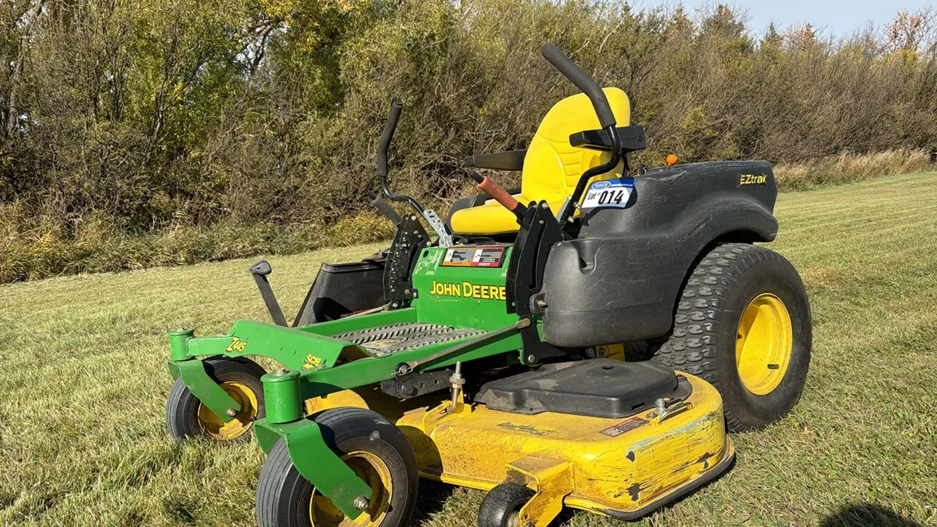 John Deere 445 Ez Trak Zero Turn Mower; SN.MOZ445R081213
