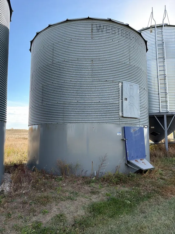 Westeel 4800 Bushel Flat Bottom Bin With Steel Floor