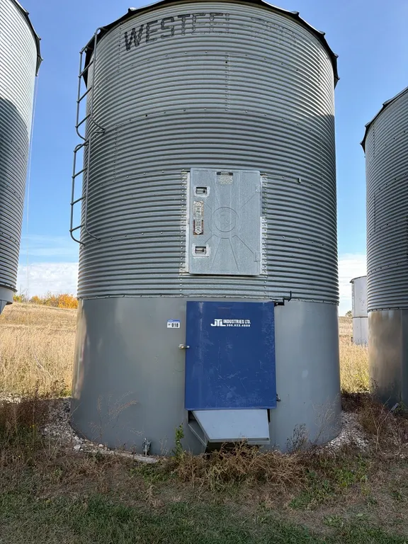 Westeel 2500 Bushel Flat Bottom Bin With Steel Floor