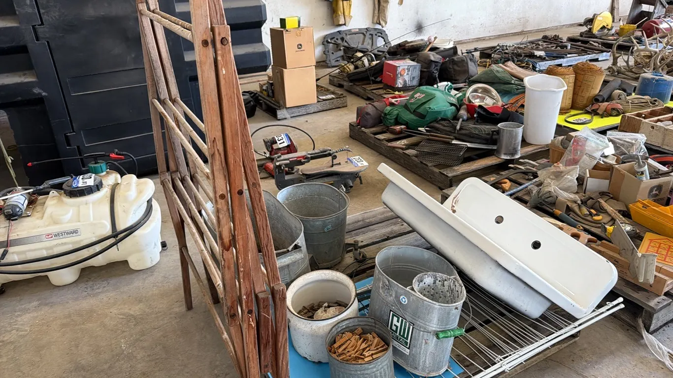 Pallet Lot; Kitchen Sink, Boilers, Clothes Rack