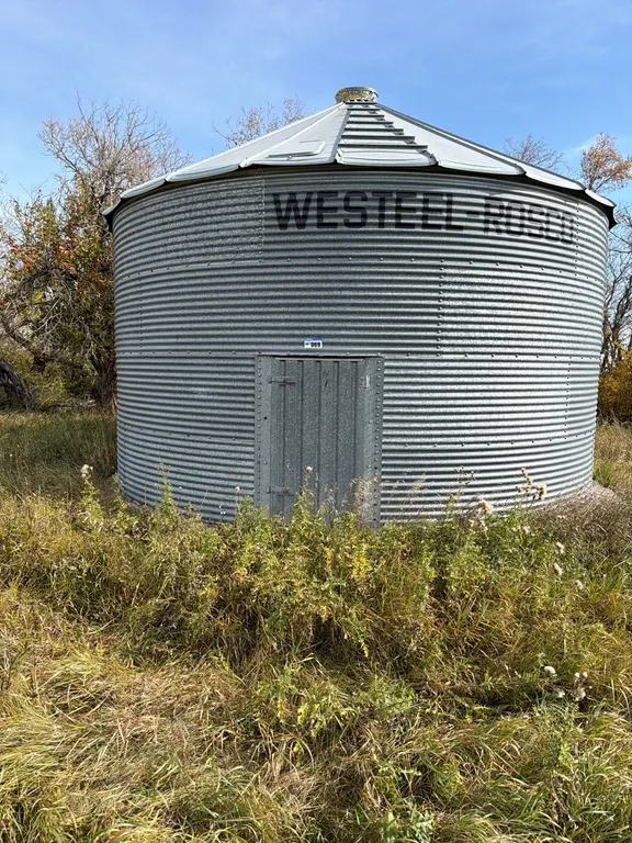 Westeel Rosco 2750 Bushel Flat Bottom Grain Bin On Cement