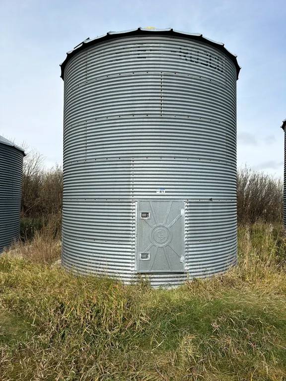 Westeel 2200 Bushel Flat Bottom Grain Bin On Steel Floor