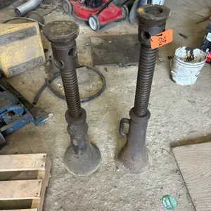 2 large jack stands