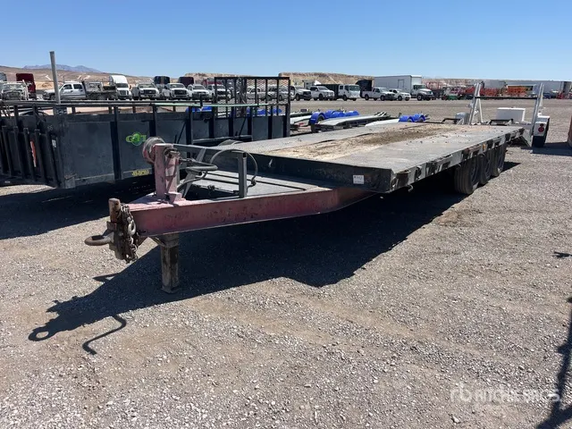 2001 25 ft Tri/A Equipment Trailer