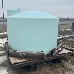 1500 GALLON POLY WATER TANK ON SKID