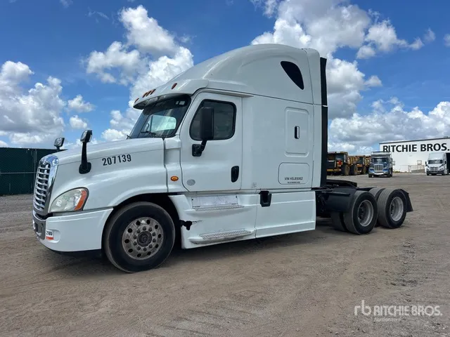 2017 Freightliner Cascadia 125 6x4 T/A Sleeper Truck Tractor