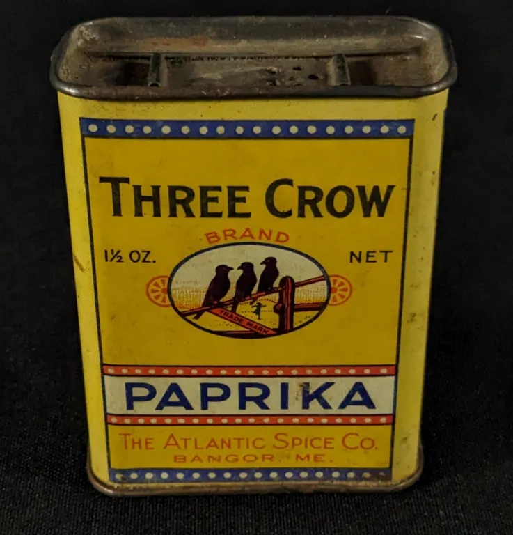 1 1/2 OZ TIN LITHO SPICE CAN THREE CROW BRAND PAPRIKA THE ATLANTIC SPICE CO BANGOR MAINE