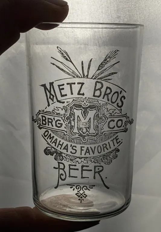 PRE PRO METZ BRO'S BREWING CO OMAHA'S FAVORITE BEER "BLACK" ETCHED DRINKING GLASS