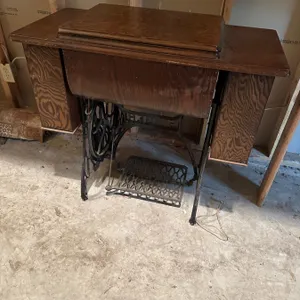 1924 Singer Sewing Machine
