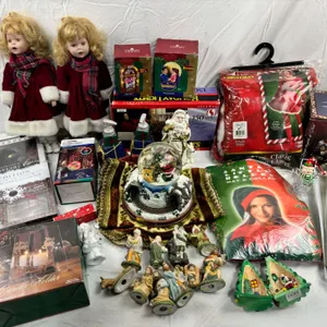 Christmas Decor Lot