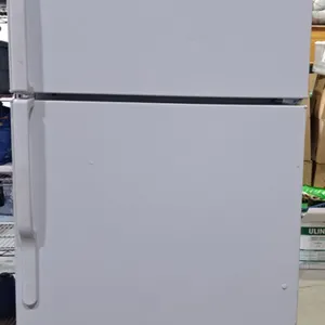 General Electric Refrigerator with Freezer