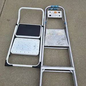 2 Step Stools/Ladder