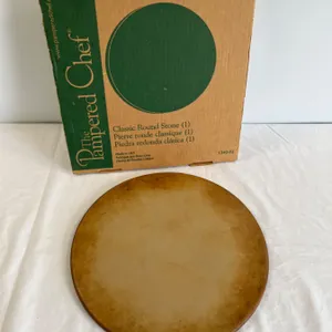 Pampered Chef Classic Round Stone (Seasoned)