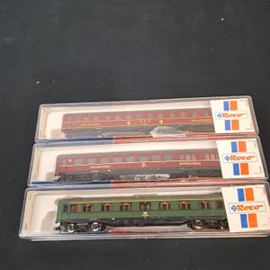 3 Roco Rail Cars