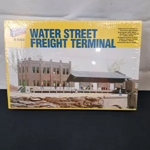 Cornerstone Trackside Structure (Unopened Box)