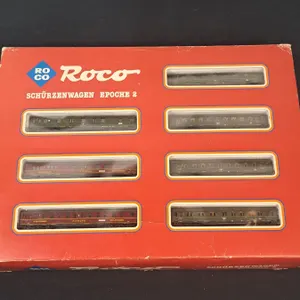 Set of 8 Roco Model Railway Cars - N Gauge