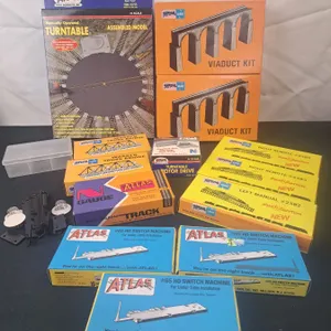 Assorted Atlas Trackside Structures & Model Railway Accessories