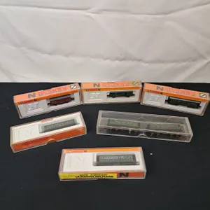 6 Arnold N Gauge Model Railway Cars