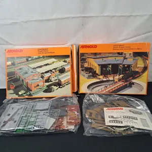 2 Boxes Arnold N Gauge Trackside Structures