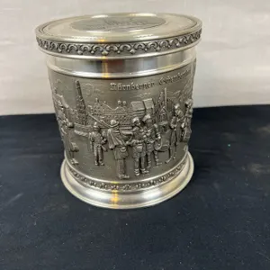 Vintage Handgegossen Container with Lid