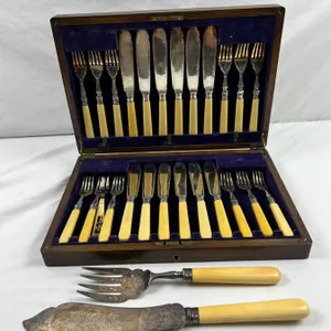 Vintage Silver Plated Boxed Cutlery Set