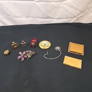 Compacts and Cosmetic Acessories