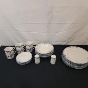 Oneida "Blue Lattice" Fine Porcelain Set