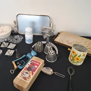 Assorted Vintage Kitchenware