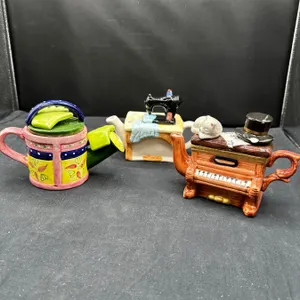 3 Teapots