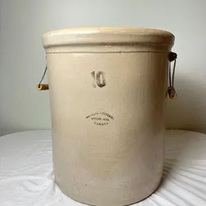 Medalta Potteries 10 Crock