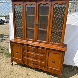 Victoriaville 2 Piece Hutch