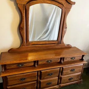 Vic Craft Dresser