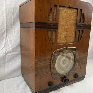 General Electric Radio Madel F558