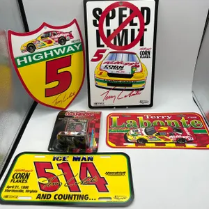 Terry Labonte Plastic zsigns & Plastic Licence Plate with 1/64 Car