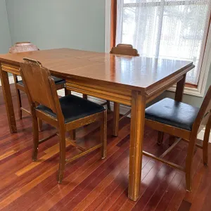 Wood kitchen table with built in leaf and 4 chairs
