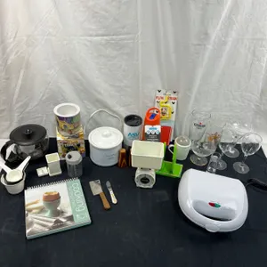 Assorted Kitchenware
