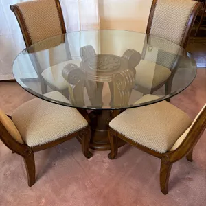 Klausssner Dining Table & Chairs