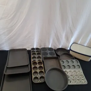 Assorted Bakeware Lot