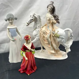 Decorative Feminine Figurines