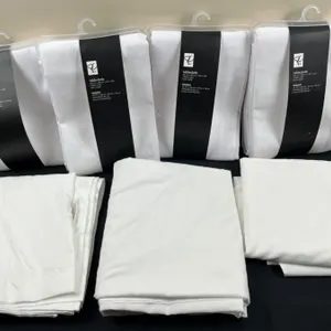 Assorted Linens (Tablecloths & Bed Sheets)