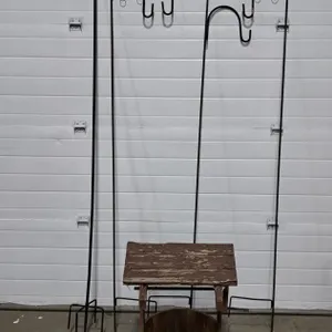 4 Metal Plant Hangers & Mini Wooden Wishing Well