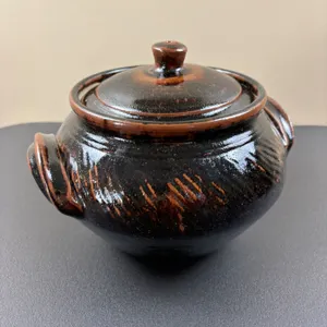 Pottery pot