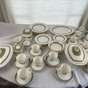 Royal Doulton "Rondelay" Set - 6 place settings