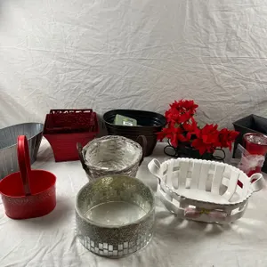 Christmas Baskets & Décor