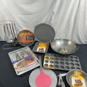 Assorted Baking/Kitchen Ware